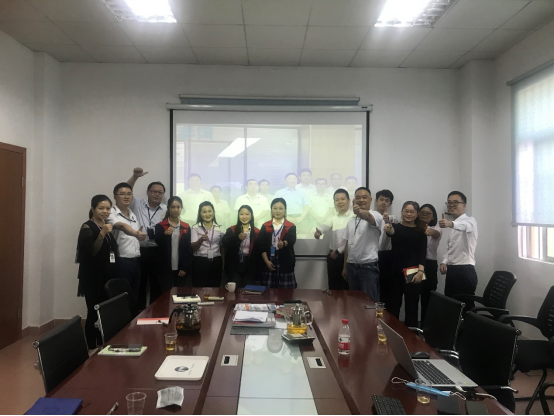 爱游戏网页版-爱游戏(中国)软件与炎墨合影